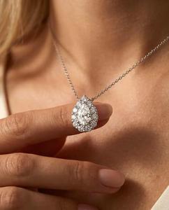 Pendentif halo en diamant taille poire, collier solitaire avec pierre latérale ronde, pendentif délicat en diamant, bijoux fins élégants pour mariée - Product Image 4