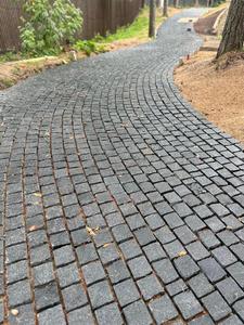 Adoquines de Piedra Arenisca Negra Natural Modernos con Superficie Cincelada de Piedra Natural, Tamaño Personalizado para Uso Exterior - Product Image 5