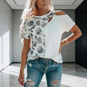 Oferta especial en Temu: camiseta informal con estampado de vaca, estilo patchwork, hombros descubiertos, corte holgado y manga corta para damas. - Product Image 3