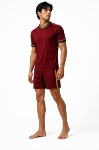 Conjunto de Fútbol Rojo para Hombre, Cuello en V, Manga Corta, Transpirable, de Poliéster Sublimado, Ajuste Atlético, Diseño Sólido para Todas las Temporadas - Product Image 4