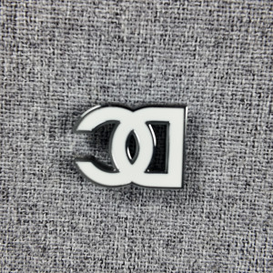 Hochwertige Lasergravierte Metall-Tags & Etiketten Maßgefertigte Umweltfreundliche 3D-Geprägte Goldene Markenlogos für Kleidung, Taschen & Schuhe - Product Image 2