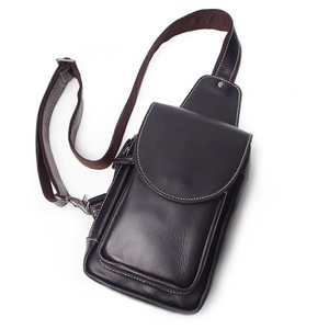 Sac de poitrine et bandoulière en cuir véritable pour homme avec fermeture éclair, style vintage tendance, design portable - Product Image 1