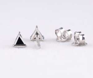 Boucles d'oreilles clous modernes bohèmes en diamant naturel poivre et sel taille triangle, plaqué or, certifiées IGI, pour femme - Product Image 4