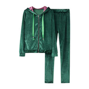 Ensemble de survêtement en velours personnalisé pour femme : sweat à capuche zippé et pantalon de jogging en velours - Product Image 4