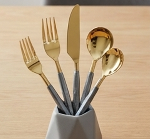 Ensemble de couverts modernes plaqués or avec manches grises, compatibles lave-vaisselle, en acier inoxydable, pour la décoration de table de mariage - Product Image 6