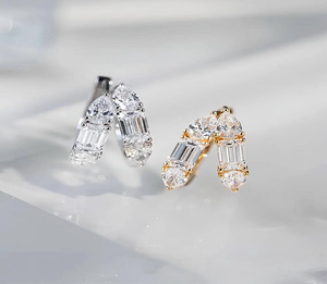 Pendientes de Aro con Diamantes en Corte Pera y Esmeralda, Aros Pequeños de Oro, Joyería Minimalista, Accesorios Elegantes para Uso Diario de Mujeres - Product Image 3