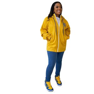 Chaqueta para todo tipo de clima Sigma Gamma Rho para mujer, amarilla, con capucha, con cremallera, cortavientos, estilo casual de la hermandad griega - Product Image 2