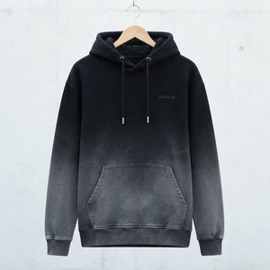 Sudadera con Capucha Negra Ombre Personalizada para Hombre, Sudadera con Estampado en Relieve y Logotipo en el Pecho, Sudadera con Capucha Estilo Urbano - Product Image 4