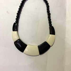 Collar de Resina de la India, Chapado en Rodio con Cierre de Rosca, Personalizable para Bodas - Product Image 1