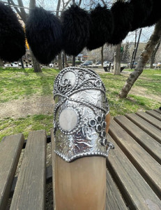 Cuerno para beber vikingo auténtico, un recipiente artesanal atemporal para recreaciones y celebraciones de fiestas de inspiración nórdica - Product Image 6