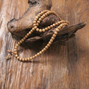 Perles de prière en bois de santal marron 108 perles mala en bois de santal - Product Image 1