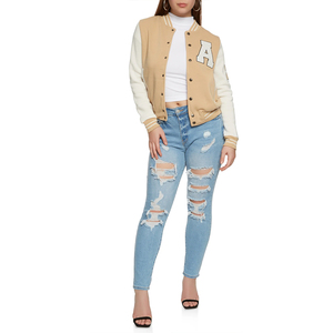 Veste universitaire unisexe avec broderie de la lettre A, couleur beige et blanche, style preppy, coupe classique, col rabattu, fermeture à boutons - Product Image 5