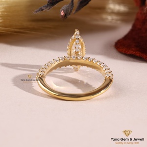 Anillo de Diamante Cultivado en Laboratorio con Corte Marquesa Exquisito, Color E, Claridad VVS2, Diseño Pavé, 1.00 Quilates, Certificado IGI, Oro Sólido de 14K - Product Image 2