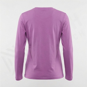 Camiseta de Manga Larga con Cuello Redondo para Mujer, Color Personalizado, Algodón Orgánico de Lujo, Preencogido, GOTS Premium, Corte Clásico Suave - Product Image 2