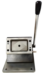 Découpeuse de cartes d'identité 54x86 La solution de pointe pour la production de cartes d'identité à grande vitesse. - Product Image 2