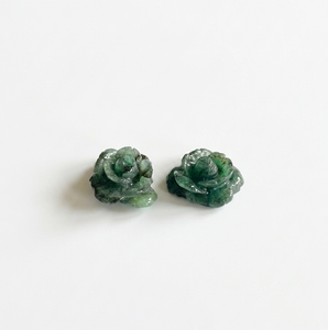 Élégante sculpture de rose en jade vert sculptée à la main – Pierre naturelle décorative pour la fabrication de bijoux, commande en gros - Product Image 3