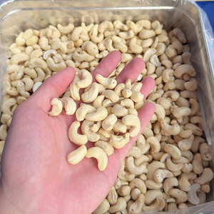 High Quality Cashew <b>Kernels</b> SANTIGO Cashew <b>Nuts</b> Kaju In Bulk <b>Nuts</b> <b>Kernels</b> FREE Sample - Product Image 2