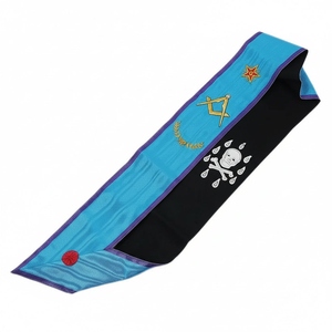 Alfombra de acacia con roseta y escuadra de maestro masón, bordada a mano en cuero premium, para ceremonias de la Logia Azul. - Product Image 1