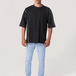 T-shirt Oversize Homme Personnalisé avec Logo et Passepoil Contrastant, Rayures Noires et Blanches, Épaules Tombantes, Coton Lourd, Style Streetwear - Product Image 1