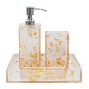 Juego de baño de resina epoxi de 4 piezas, estilo transparente para el hogar, dispensador de jabón, soporte para cepillos de dientes, bandeja de tocador a precio asequible. - Product Image 5