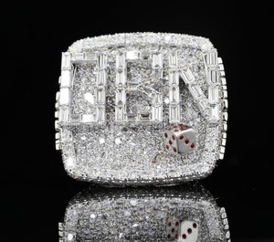 Anillo de cóctel de plata de ley 925 para hombre con moissanita de corte baguette y redondo brillante, diseño de letras, engaste pavé, estilo de lujo - Product Image 1