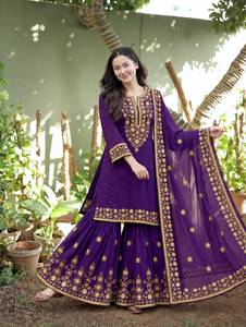 Ensemble de costume pour femme violet tissé et brodé, style Anarkali Kameez, avec pantalon Palazzo, Dupatta et châle en résille, pour fêtes d'été et mariages - Product Image 1