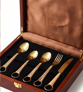 ชุดช้อนส้อมสแตนเลสเคลือบทอง PVD 4 ชิ้น พร้อมด้ามจับหวาย คลาสสิก เหมาะสำหรับงานแต่งงาน - Product Image 6