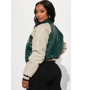 Veste de sport en PU vert et beige avec logo brodé, col rabattu, manches classiques, style preppy, longueur courte - Product Image 3