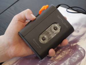 Lecteur de cassette portable au design élégant ODM/OEM W-5170 avec transmetteur sans fil, arrêt semi-automatique, rechargeable USB-C - Product Image 5