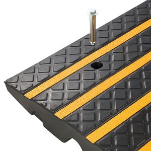 Rampa in Gomma per Auto con Capacità di Carico di 15 Tonnellate, Altezza 6,6 cm, Strisce Riflettenti Gialle per Ponti e Vialetti - Product Image 2