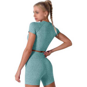 Ensemble de yoga 2 pièces pour femmes, haut court sans couture à taille haute et short, couleur unie, respirant, vêtements de sport, fabrication sur mesure par Twin City - Product Image 3