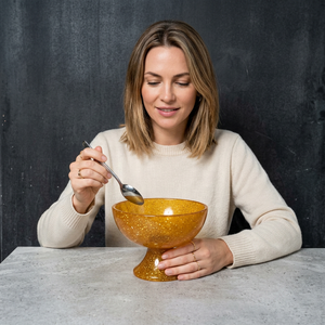 Bol en résine écologique moderne, moucheté d'or, fait main, poli, en stock, pour le service alimentaire et l'usage domestique - Product Image 1