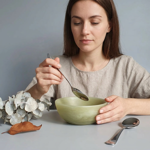 Bols de service pour salade de fruits en résine polie faits à la main, écologiques, lavables au lave-vaisselle, avec motifs tourbillonnants multiples, taille personnalisable, pour fêtes - Product Image 1