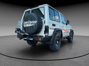 Toyota Land Cruiser GRJ71 SUV tout-terrain avec blocage de différentiel, treuil, 4x4, essence, transmission manuelle - Product Image 4