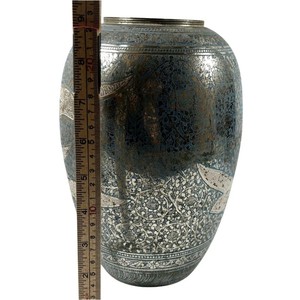 Vase de table en bronze fait main, design rustique à feuilles, vase décoratif pour fleurs - Product Image 4