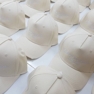 Casquette de golf haut de gamme avec bande anti-transpiration, fermeture réglable et broderie personnalisée professionnelle - Product Image 1