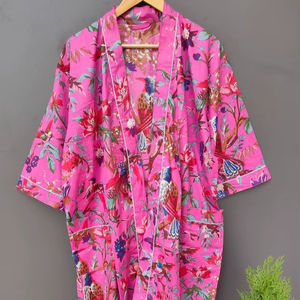 Bata Kimono de Algodón Suave y Transpirable con Estampado de Dibujos Animados para Mujer, Camisón de Verano Hecho a Mano ODM con Cuello en V, Cintura Elástica y Largo hasta la Rodilla - Product Image 1