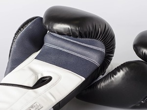 Gants de boxe en cuir personnalisés professionnels de haute qualité, écologiques, confortables, avec design et logo sur mesure - Product Image 2
