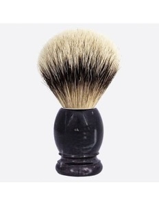 Brocha de Afeitar Redonda Hecha a Mano con Cuerno de Búfalo Ecológico de ILAHI con Mango de Cuerno y Pelo Natural, de Uttar Pradesh, para Personalización de Halloween - Product Image 1