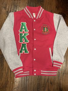 Chaqueta Varsity con Mangas Ajustables y Logotipo Personalizado AKA 1908, Parches Bordados con el Escudo de la Corona, Estilo Vintage, Chaqueta Bomber de Gran Peso - Product Image 1