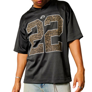 เสื้อเจอร์ซีย์อเมริกันฟุตบอลลายเสือดาวแบบกำหนดเอง เสื้อยืดกีฬาผ้าฝ้ายพรีเมียม แฟชั่นลำลองทันสมัย สำหรับผู้ค้าปลีกและซัพพลายเออร์ - Product Image 1