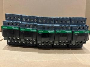 Contactor Schneider TeSys D Control LC1D188M7 4P 188A AC-1 220V 50/60Hz Cuatro Fases 32A Capacidad de Ruptura - Product Image 1