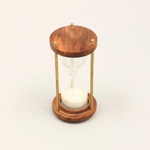 En promotion : Sablier en bois fait main avec cadre en laiton, design rustique, chronométrage précis pour la décoration ou les cadeaux - Product Image 1