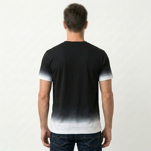 T-shirt personnalisé de qualité supérieure avec logo, effet dégradé et teinture par immersion - Product Image 5