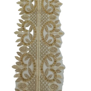 Nuevo Diseño al por Mayor de Adornos de Flores con Pedrería, Apliques Bordados con Cuentas y Lentejuelas Doradas, Ribete de Encaje Nupcial 3D para Vestidos de Tela - Product Image 1