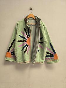 Elegante Chaqueta Verde de Terciopelo Bordada con Patrón Geométrico, Manga Larga, Cuello Alto, Abrigo de Invierno Hecho a Mano para Mujer - Product Image 5