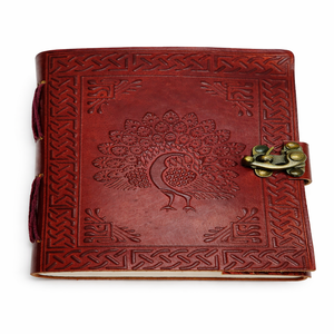 Cuaderno Clásico de Cuero con Patrón Rectangular en Relieve, Hecho a Mano, Estilo Vintage, con Cierre Metálico y Papel Hecho a Mano - Product Image 1