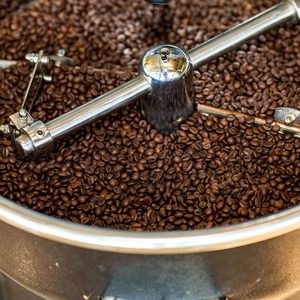 Granos de Café Arábica Vietnamita Premium Infusionado 500g, Sabor Moderado, Granos Tostados para Uso Comercial, Sellados en Bolsa, OEM/ODM - Product Image 3