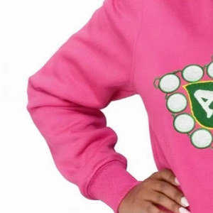 Sudadera personalizada Alpha Kapa Alpha Sorority, 500 gramos, ecológica, de chenilla/bordado, color rosa y verde, cuello redondo, para mujer. - Product Image 5