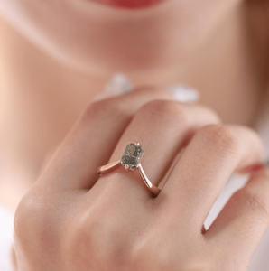 แหวนทองคำแท้ประดับเพชรแล็บครีเอท สีเขียวสดใส น้ำหนัก 1.31 กะรัต รุ่น Custom FancyColor ดีไซน์มงกุฎสไตล์ป่าไม้ ประดับด้วยเพชรซิลวาน งานแฮนด์เมด ฝังเพชรแบบซ่อน - Product Image 1